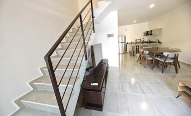 CASA EN RENTA CON PANELES SOLARES  2 REC. JARDINES DE MAYAKOBA AMUEBLADA