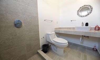 CASA EN RENTA CON PANELES SOLARES  2 REC. JARDINES DE MAYAKOBA AMUEBLADA