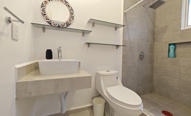 CASA EN RENTA CON PANELES SOLARES  2 REC. JARDINES DE MAYAKOBA AMUEBLADA