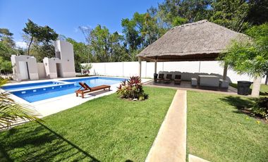 CASA EN RENTA CON PANELES SOLARES  2 REC. JARDINES DE MAYAKOBA AMUEBLADA