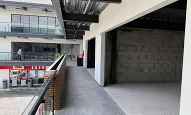 Renta Local Comercial 52m² | Plaza Quiwi Juriquilla La Condesa | $18,000