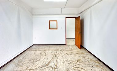 RENTA DE OFICINA EN ESQUINA EN EJE CENTRAL AV. LAZARO CARDENAS ZONA CENTRO