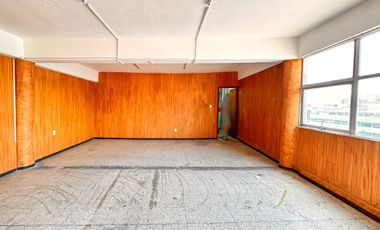 RENTA DE OFICINA EN ESQUINA EN EJE CENTRAL AV. LAZARO CARDENAS ZONA CENTRO
