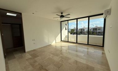 CASA EN VENTA EN PRIVADA TAMORA CONKAL, CON PANELES SOLARES.
