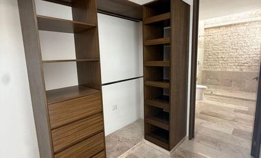 CASA EN VENTA EN PRIVADA TAMORA CONKAL, CON PANELES SOLARES.