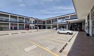 VENTA | RENTA Local Comercial, Servicios u Oficina  de 76.68 m2 obra gris