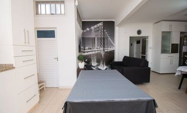 CASA EN VENTA 2 PLANTAS, 5 DORM., PATIO Y COCHERA