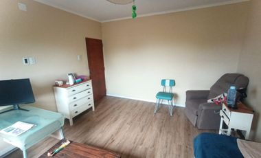 CASA EN VENTA 2 PLANTAS, 5 DORM., PATIO Y COCHERA