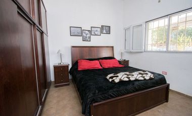 CASA EN VENTA 2 PLANTAS, 5 DORM., PATIO Y COCHERA