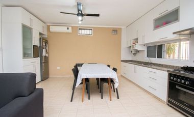 CASA EN VENTA 2 PLANTAS, 5 DORM., PATIO Y COCHERA