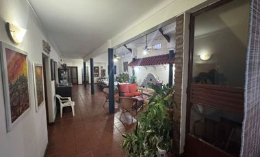 Casa de 8 ambientes, c/cochera, quincho y terraza