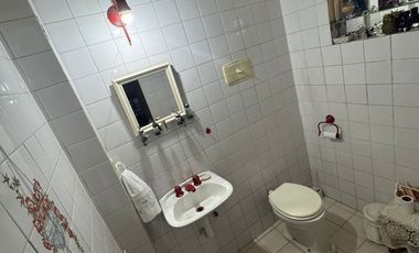 Casa de 8 ambientes, c/cochera, quincho y terraza