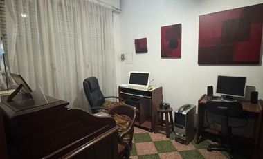 Casa de 8 ambientes, c/cochera, quincho y terraza