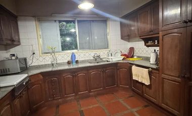 Casa de 8 ambientes, c/cochera, quincho y terraza