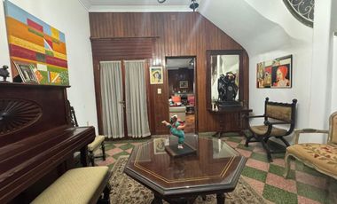 Casa de 8 ambientes, c/cochera, quincho y terraza