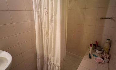 Casa de 8 ambientes, c/cochera, quincho y terraza