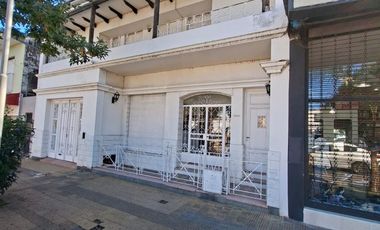 Casa de 8 ambientes, c/cochera, quincho y terraza