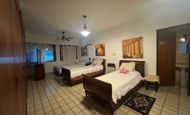 Casa de 8 ambientes, c/cochera, quincho y terraza