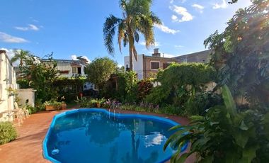 Casa de 8 ambientes, c/cochera, quincho y terraza