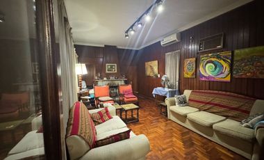 Casa de 8 ambientes, c/cochera, quincho y terraza