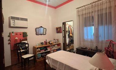 Casa de 8 ambientes, c/cochera, quincho y terraza