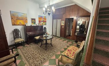 Casa de 8 ambientes, c/cochera, quincho y terraza
