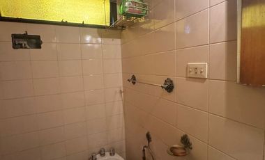 Casa de 8 ambientes, c/cochera, quincho y terraza