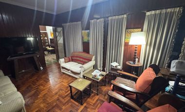 Casa de 8 ambientes, c/cochera, quincho y terraza