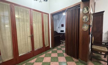 Casa de 8 ambientes, c/cochera, quincho y terraza