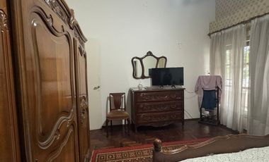Casa de 8 ambientes, c/cochera, quincho y terraza