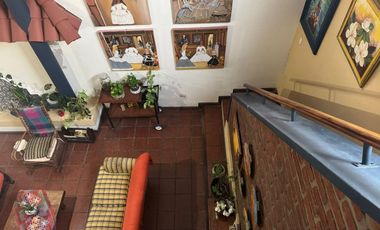 Casa de 8 ambientes, c/cochera, quincho y terraza