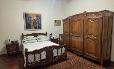 Casa de 8 ambientes, c/cochera, quincho y terraza