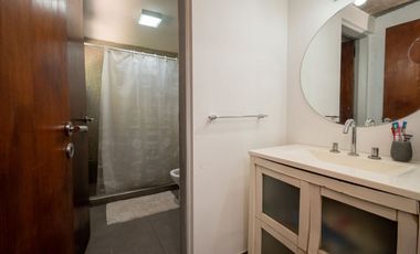 MODERNA CASA, CON 5 DORM, PILETA Y PARRILLA.