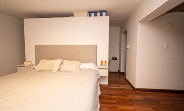 MODERNA CASA, CON 5 DORM, PILETA Y PARRILLA.