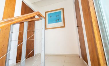 MODERNA CASA, CON 5 DORM, PILETA Y PARRILLA.