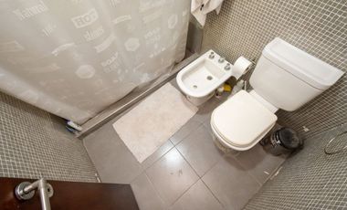 MODERNA CASA, CON 5 DORM, PILETA Y PARRILLA.