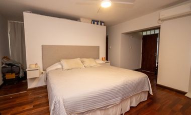 MODERNA CASA, CON 5 DORM, PILETA Y PARRILLA.