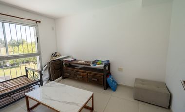 MODERNA CASA, CON 5 DORM, PILETA Y PARRILLA.
