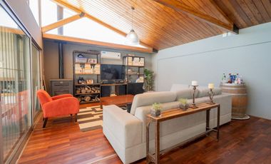 MODERNA CASA, CON 5 DORM, PILETA Y PARRILLA.