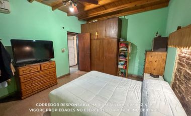 Casa de 6 ambientes  138 m² en venta c/ cochera en Temperley