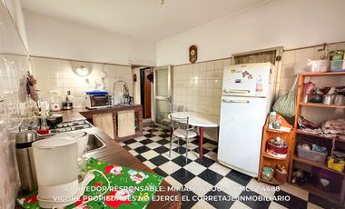 Casa de 6 ambientes  138 m² en venta c/ cochera en Temperley