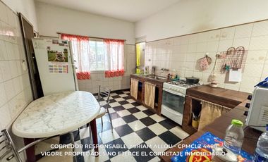 Casa de 6 ambientes  138 m² en venta c/ cochera en Temperley