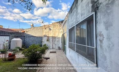 Casa de 6 ambientes  138 m² en venta c/ cochera en Temperley