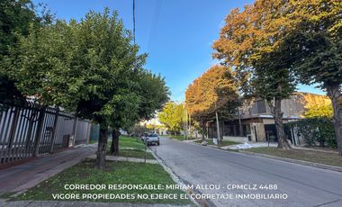 Casa de 6 ambientes  138 m² en venta c/ cochera en Temperley