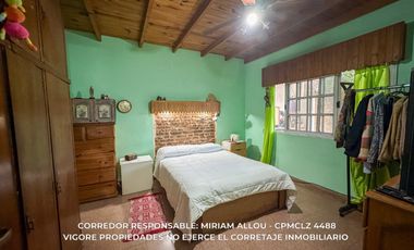 Casa de 6 ambientes  138 m² en venta c/ cochera en Temperley
