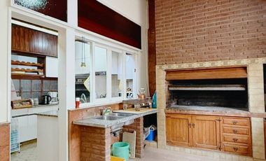 Casa en venta c/ cochera en Centro Norte