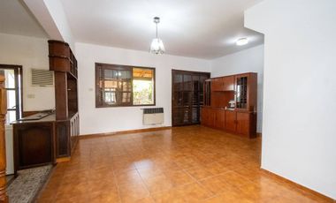 Venta Casa Excelente ubicación !! 4 Dormitorios
