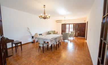 Venta Casa Excelente ubicación !! 4 Dormitorios