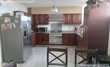 Casa de uso Comercial en Renta, Col. Linda Vista