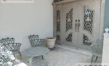 Casa de uso Comercial en Renta, Col. Linda Vista